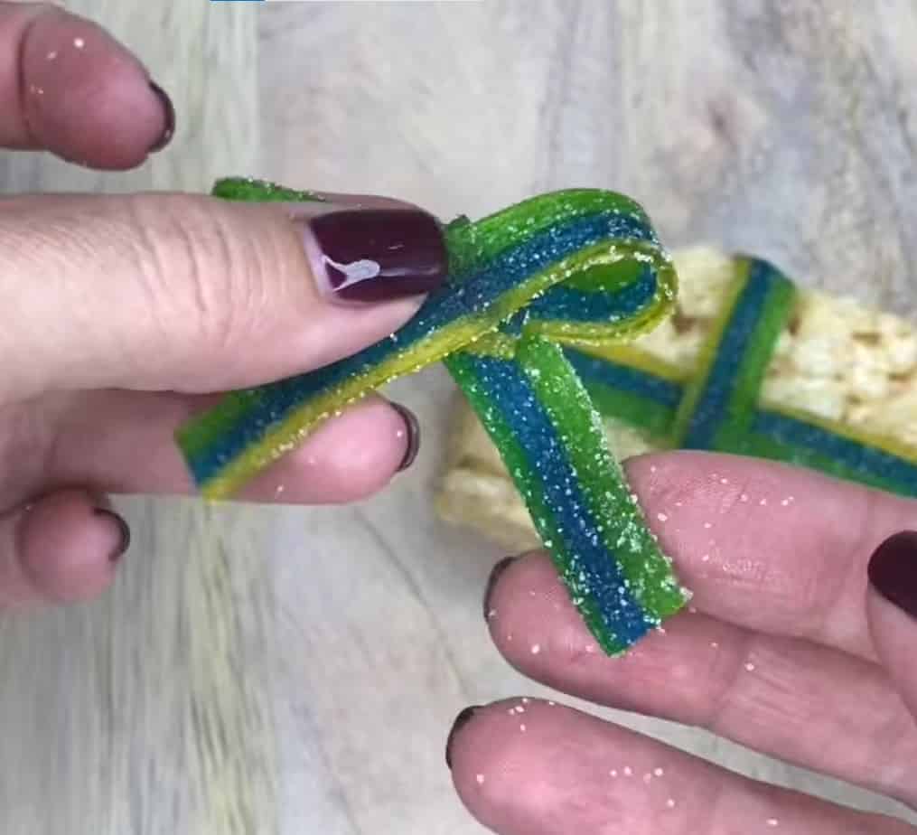 Making the ribbon on a rice krispies treat